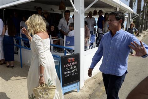 Une vidéo de leur arrivée à la fête de mariage, tout de blanc vêtus en se entièrement vêtus de blanc, manuel valls et susana gallardo ont fait leur entrée sur le tube volare, popularisé notamment par les gipsy kings. Pilar Eyre destapa los secretos de la boda: Gallardo ...