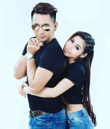 จากกรณีที่เพจเฟซบุ๊กรายการดัง บริษัทฮาไม่จำกัด ได้เปลี่ยนชื่อรายการใหม่เป็น ฮาไม่จำกัดทั่วไทย พร้อมทั้งโละนักแสดงตลก อาทิ บอล เชิญยิ้ม. ซูมชัดๆ บอล เชิญยิ้ม โพสต์ภาพรถหรูคันใหม่ ราคาหลายล้าน คอ ...
