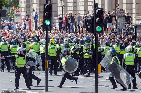 Your source for summer events; Football fans in London with protests 13.06.2020 ...
