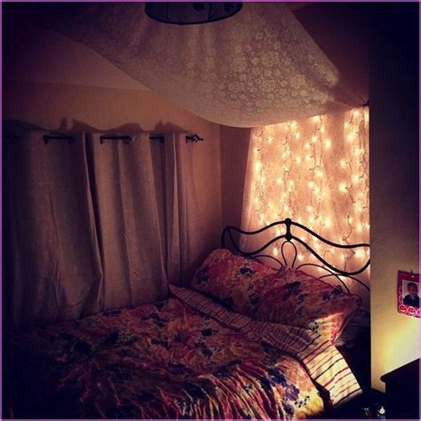 This is ideal if your bedroom is in a rented flat or halls where attaching things to the walls is not allowed. https://silahsilah.com/home-decor/47-bedroom-decor-tumblr-fairy-lights-headboards/ | Bedroom ...