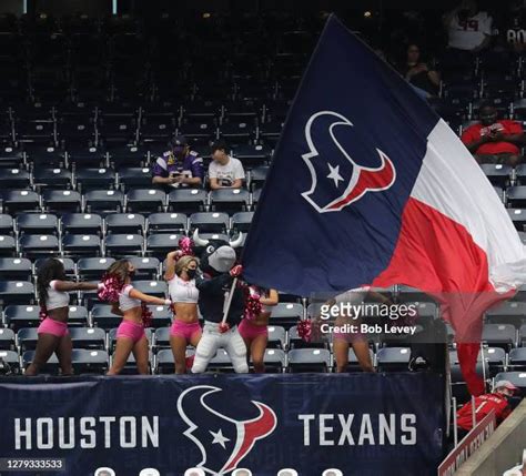 Texans Mascot Photos And Premium High Res Pictures Getty Images