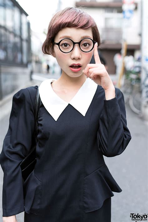 Cute Short Hairstyle Round Glasses And Peter Pan Collar