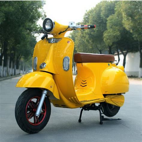 As practical as a scooter with far superior occupant protection. 130919/Electric car electric hornet electric motorcycle ...