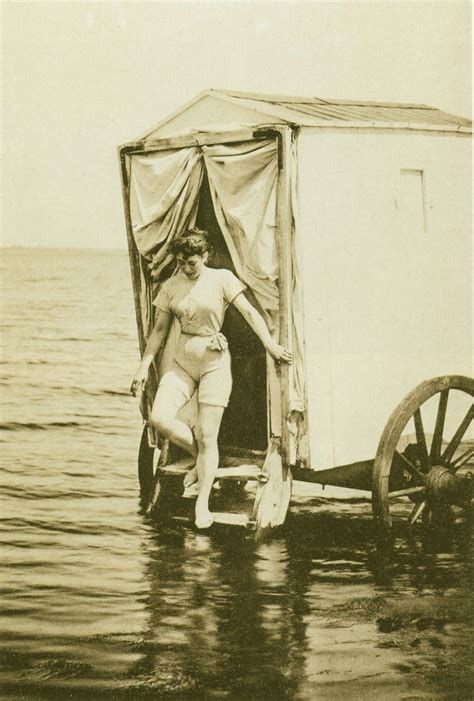 Victorian Prudes And Their Bizarre Beachside Bathing Machines Vintage Pictures Old Pictures