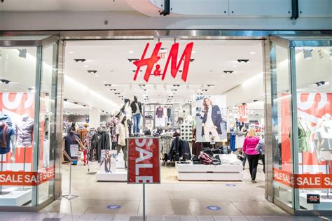 All your old clothes, no matter what brand they are, put them in a bag and present it to h&m counter. How (and Why) H&M Is Trying On Clothing Recycling | Earth911