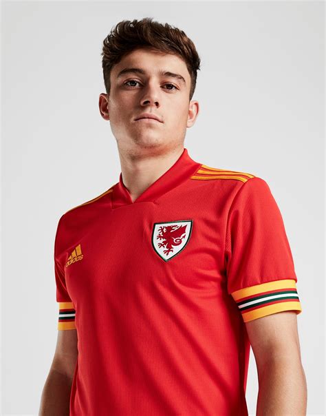 ✓20 bringing all the essentials for a massive summer of football, find the official adidas home and away. Wales 2020-21 Adidas Home Kit | 19/20 Kits | Football ...