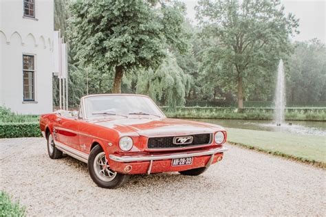 Oldtimer cabrio / roadster aus dem jahr 1968 mieten. Ford Mustang cabrio rood - Oldtimer huren?