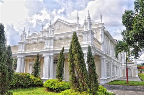 Museum ini menempati sebuah bangunan tua yang didirikan pertama kali pada tahun 1870. Portal Rasmi PDT Kuala Langat Tempat-tempat bersejarah
