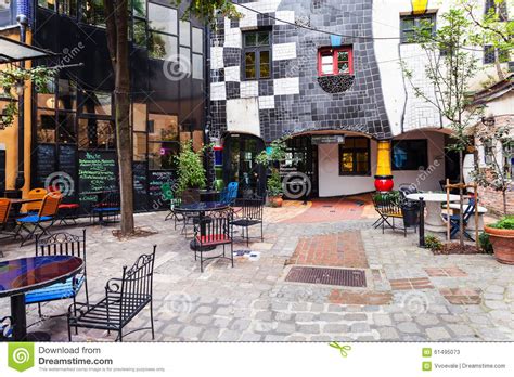 Wenn der hausbau in einem neu erschlossenen bebauungsgebiet erfolgt, liegt der trinkwasserschluss meist auf dem eigenen grundstück bereit. Ingang Aan Kunst Haus Wien (Hundertwasser-museum ...