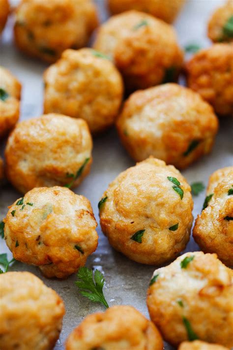 Start by putting the pan on medium heat and grease/spray it lightly so that the meatballs doesn't stick. Juicy Chicken Meatballs (Easy Meatballs Recipe!) - Rasa ...