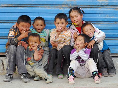 Gambar Orang Orang Orang Bermain Pria Anak Tibet Keluarga Anak