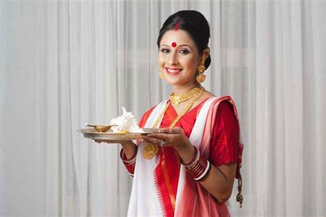 The Famous Red And White Bengali Sarees Spirit Of India