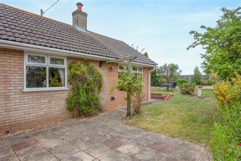 3 bedroom detached bungalow for sale in beccles