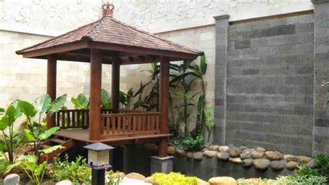 Aneka jenis tanaman hijau yang ditanam di taman membuat suasana taman terasa sejuk, segar dan tentunya nyaman, apalagi jika digunakan untuk bersantai. Taman Belakang Rumah Dengan Gazebo - Gambar Desain Rumah ...