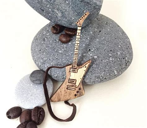 Finding the perfect gift to show them how much you love them this valentine's day has never been easier. Personalized Valentines gifts for music lovers Electric ...