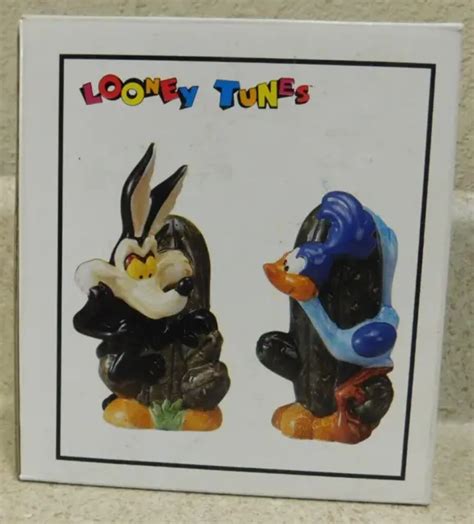 Vtg Looney Tunes Wile E Coyote And Road Runner Salt And Pepper Shakers