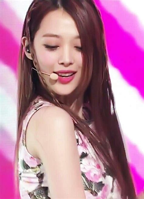 Rather the hair has been brushed back and blown dry with a hairdryer to give that natural flow and movement. f(x)'s Sulli hairstyle (braid on both side) for 'Milk ...