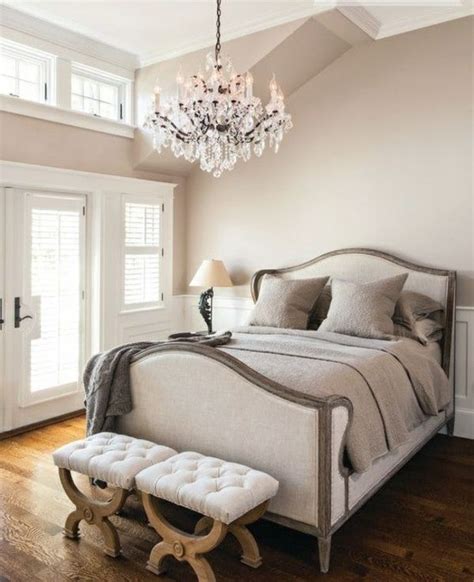 Deshalb gibt es auch nicht allzu viele hersteller, die die extravaganten lüster produzieren und anbieten. kronleuchter im schlafzimmer - with-tv