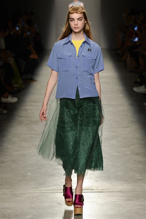 Fashion relative keywords tag cloud. Mode : ROCHAS défilé printemps été 2017.