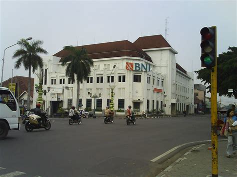 Bank bni 46 sejak awal didirikan pada tanggal 5 juli 1946, sebagai bank pertama yang secara resmi dimiliki negara ri, bni merupakan pelopor terciptanya berbagai produk & layanan jasa perbankan. BNI 46 Jogjakarta | Gedung Bank BNI 46 Jogja (SE K530i ...