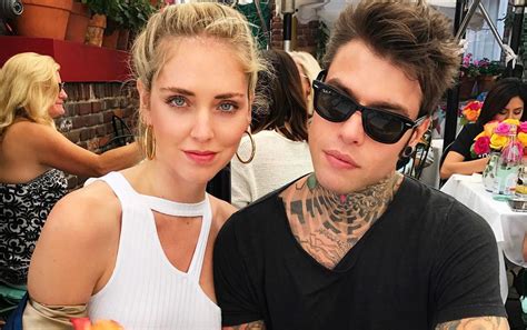 Scheda band fedez fedez, all'anagrafe federico leonardo lucia, è un rapper milanese. Gossip. Papà Fedez e mamma Chiara: si chiamerà Leone ...