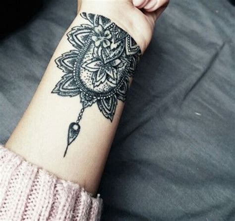 These tattoos are small, discreet, and are not too prominent. 28 Pretty Wrist Tattoos for Women and Girls | Tattoos for ...