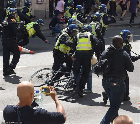 London Braces For Chaos As Hooligans And Far Right Thugs Threaten Clashes With Blm Protesters