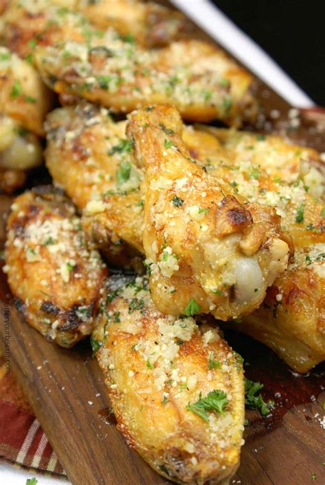 I'm currently obsessed with baking chicken in panko crumbs after making my baked orange chicken. Crispy Baked Garlic Parmesan Chicken Wings - Butter Your ...