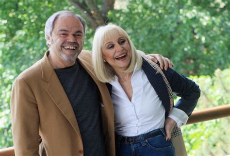 La polifacética cantante italiana raffaella carrà, conocida por sus temas como «fiesta», «en el amor todo es empezar», «hay que venir al la noticia la ha dado el que fuera su pareja sergio iapino, que ha señalado en un mensaje: Raffaella Carrà: 'Nunca he tenido un toy boy en mi vida ...