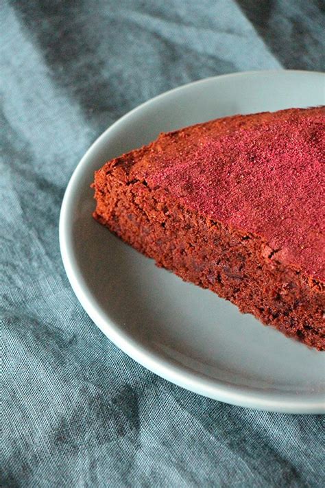 Dieser rote beete kuchen ist ideal für alle die trotz gesunder ernährung nicht auf kuchen verzichten wollen. ROTE-BETE-SCHOKO-KUCHEN - Transglobal Pan Party | Rezept ...