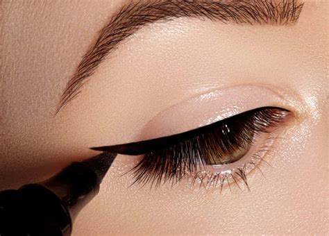 10 Best Eyeliners For Sensitive Eyes And Eyelids