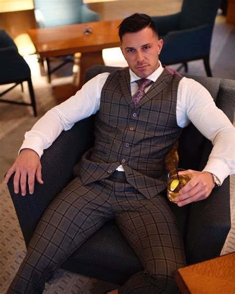 Pin By John Turle On Suit And Tie Well Dressed Men Suit Fashion