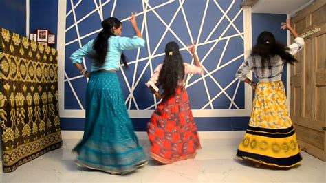 London Thumakda Queen Bollywood Dance By Charm Girls Youtube