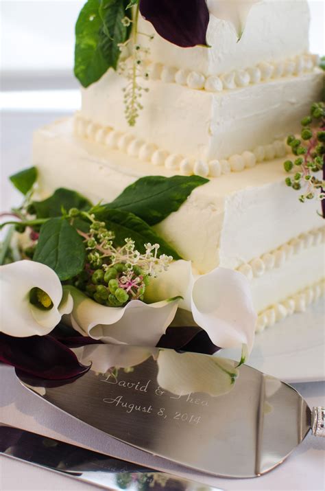 Square Tiered Wedding Cake With Calla Lilies Calla Lily Wedding Cake