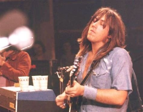 Chicagos Lead Guitarist Terry Kath Fatally Shoots Himself 40 Years Ago