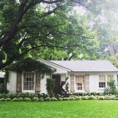 I could literally include at least 50 more pictures in this post, as a painted brick house can be found on virtually every street in buckhead, but i think i can rest my case. Next to a cottage, a brick ranch painted white is my favorite style of home. | EXTERIOR INSPIRATIONS