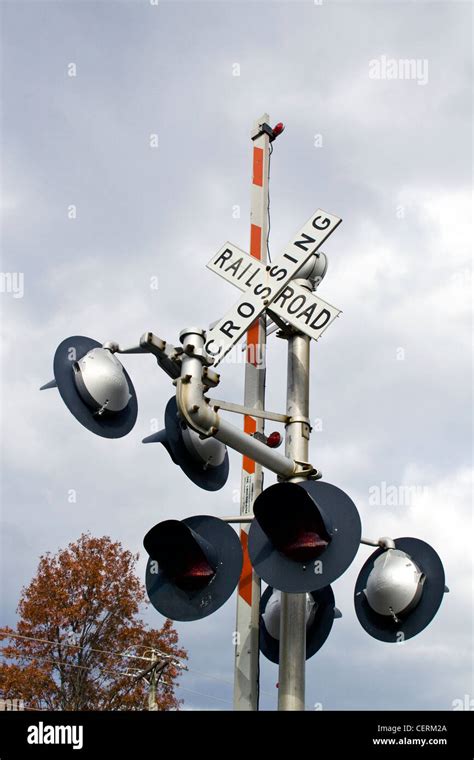 Railroad Crossing Signal Lights Hi Res Stock Photography And Images Alamy
