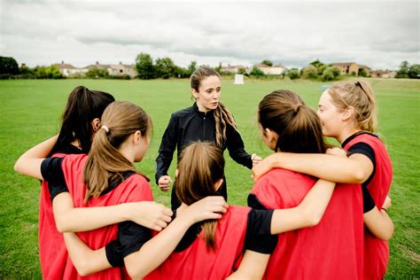 5 Ways Youth Sports Coaches Can Encourage Teamwork