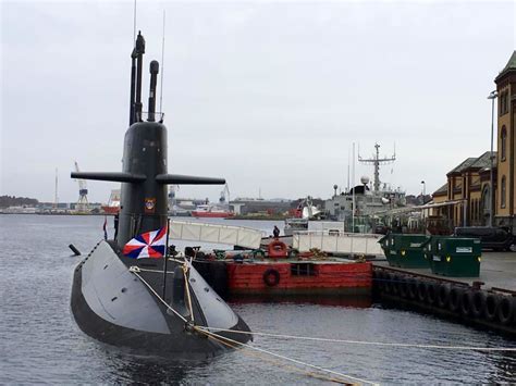 Indonesia navy ships were searching on thursday for a submarine they thought may have sunk too low to be retrieved. Koninklijke Marine op Twitter: "Na een drukke maar ...