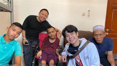 Inalilahi wainalilahi rojiun, tulis oki setiana dewi disertai emotikon. Edo TS si Gamer Satu Tangan Meninggal Dunia, Ria Ricis ...