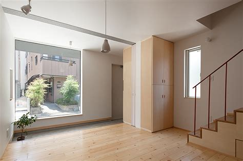Two patterns of residences are predominant in contemporary japan: Nakano Fireproof Wooden House by Masashi Ogihara