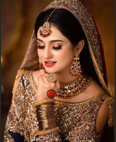 Pin By Anam Jumlana On Makeup Tricks Bridal Photoshoot Pakistani Bridal Makeup Bridal Dress