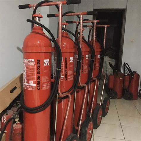 Alat pemadam api jenis ini boleh juga digunakan di rumah berbanding dengan alat pemadam api jenis karbon dioksida (co2) dimana alat pemadam api (co2) boleh menyebabkan sesak nafas sekiranya ruang yang digunakan tiada pegaliran pengudaraan yang baik. Jual Alat Pemadam Api Berat Co2 GUNNEBO CT 23 BERGARANSI ...
