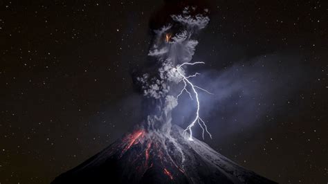Volcanic Eruption Lightning Nature Wallpapers Hd Desktop And Mobile