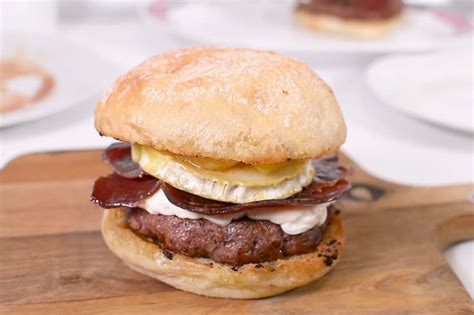 Hamburguesa De Ternera Con Cecina Y Queso De Cabra Recetinas