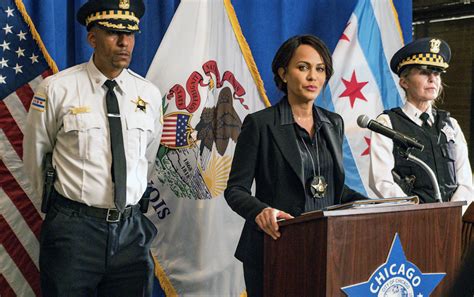 Nicole Ari Parker Sees Art Imitating Life In Chicago Pd Role Hiphollywood