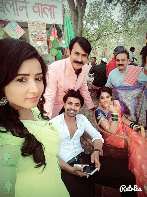 checkout sana amin sheikh pose in style for selfies with her co stars colorstv