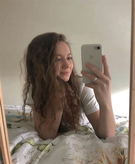 Pin By Lily 👽 On Mirror Selfie Mirror Selfie Hair Styles Selfie