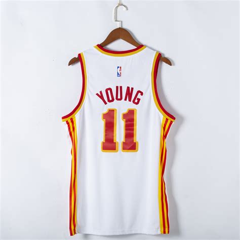 And the hawks are destroying a banged up 76ers team as of now. Trae Young #11 Atlanta Hawks 2021 Association Edition ...