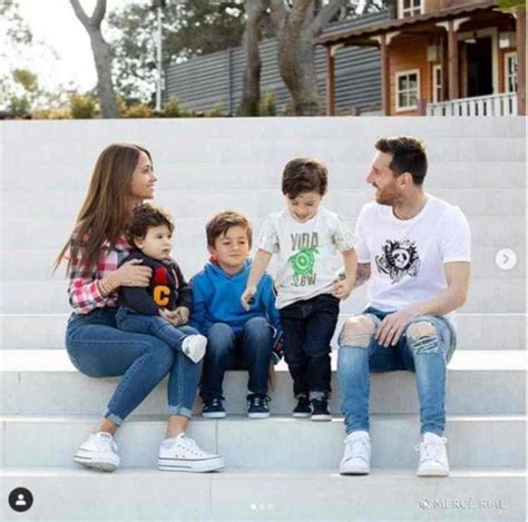 Lionel Messi Share Photos Of His Wife And 3 Kids Thiago Ciro And
